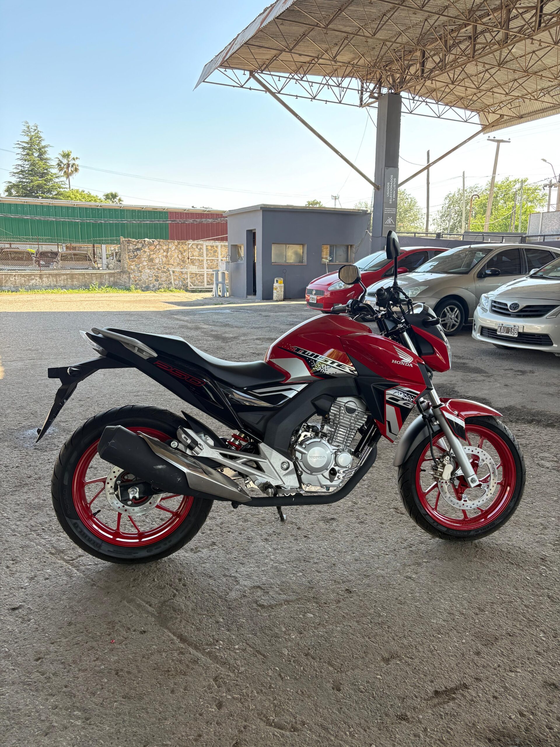 🏍️ Honda Twister 250cc – 2025